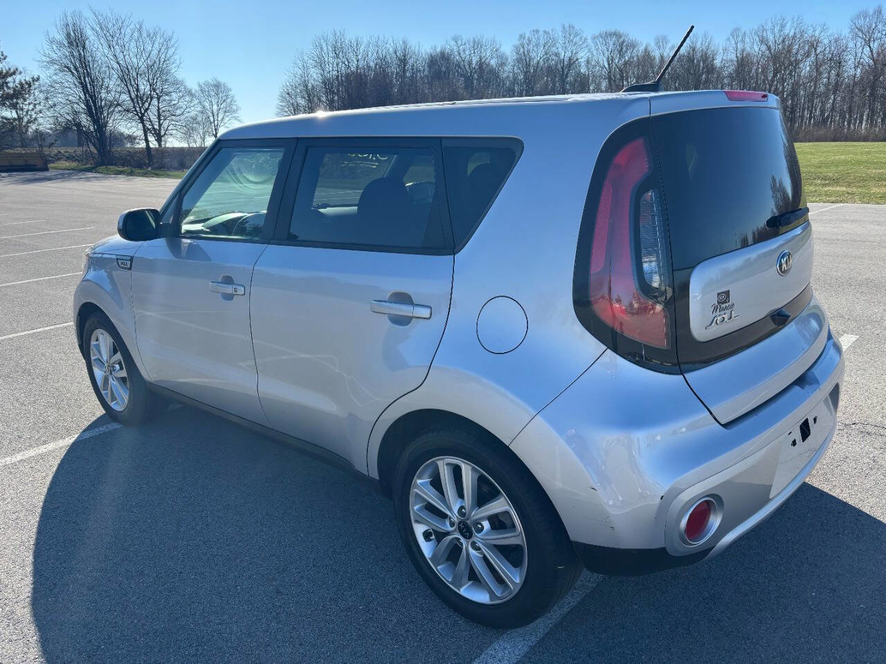 Used 2017 Kia Soul + image 6