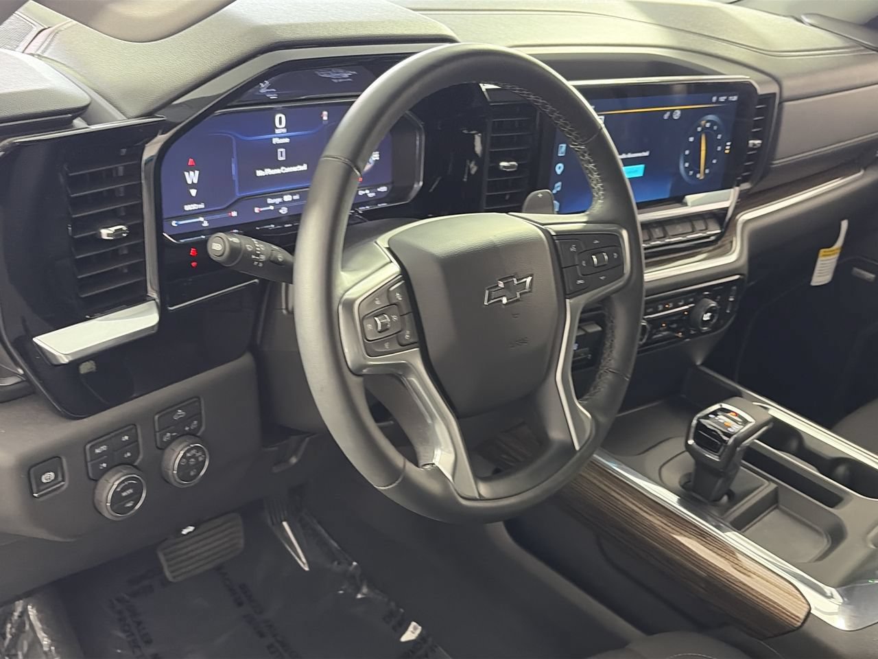 Used 2025 Chevrolet Silverado 1500 RST w/ Dark Appearance Package AWD/4WD image 12