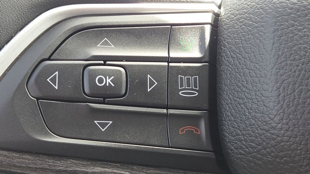 Used 2023 Jeep Grand Cherokee L Limited w/ Luxury Tech Group II image 19