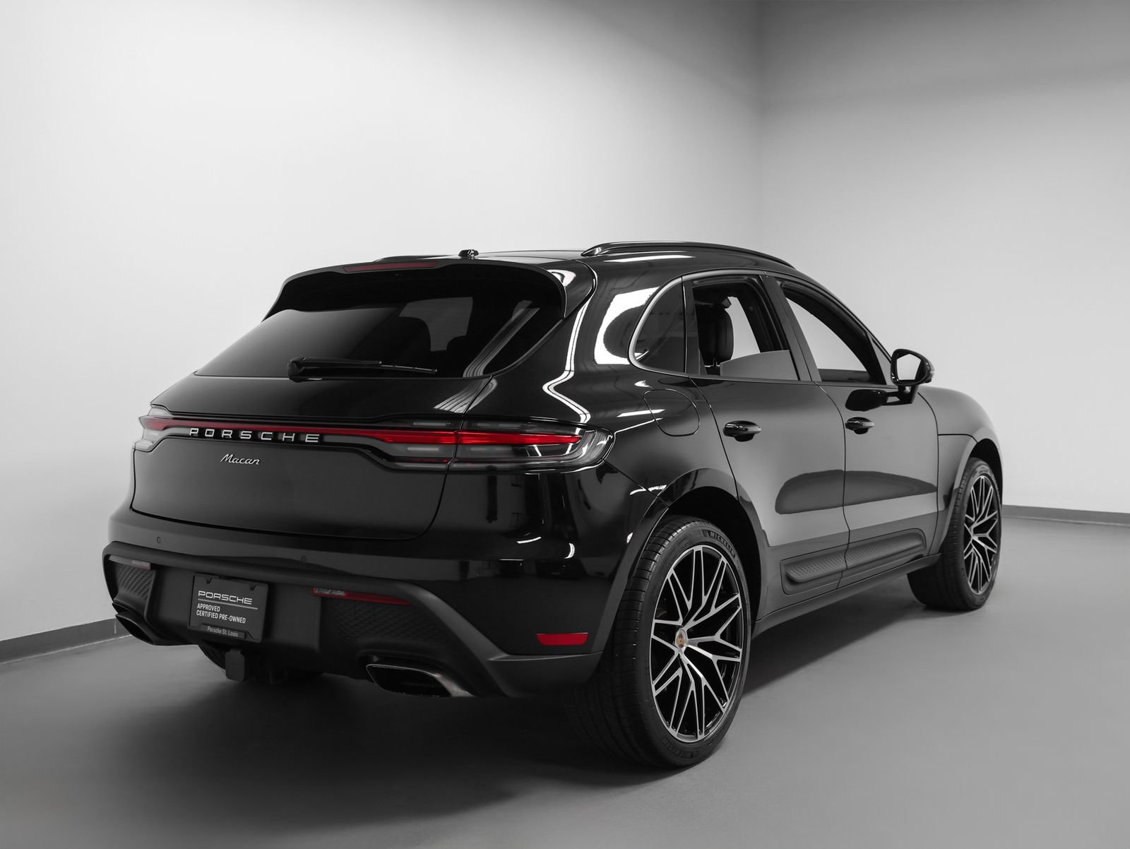 Certified 2024 Porsche Macan AWD/4WD image 12