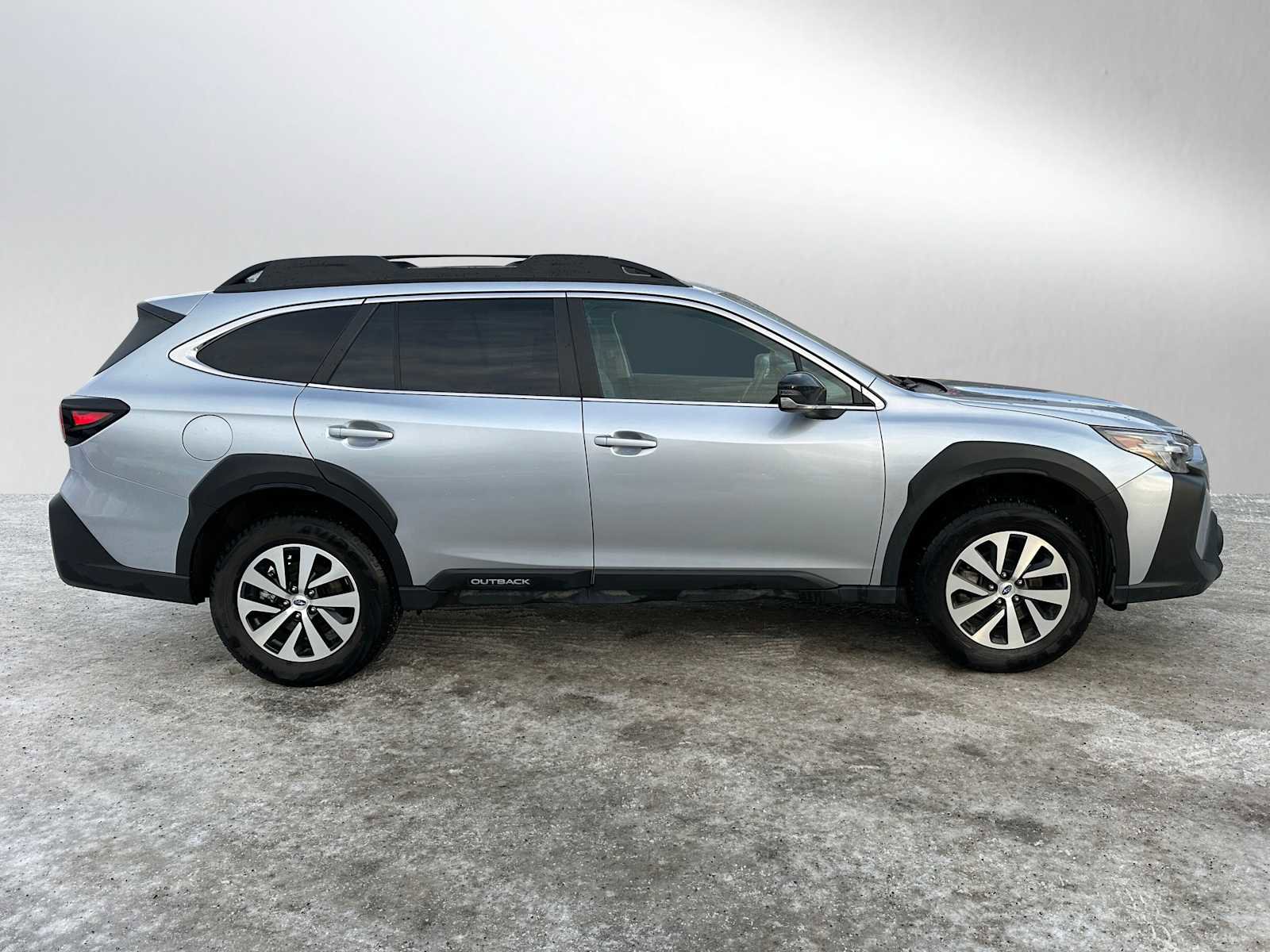 Used 2024 Subaru Outback Premium image 2