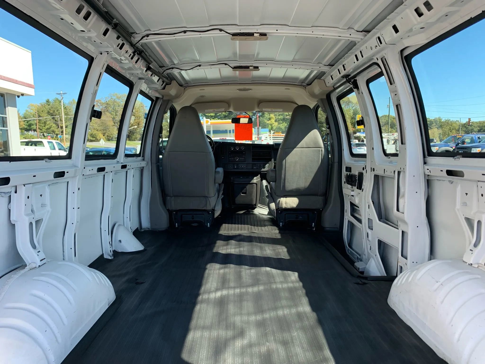 Used 2017 Chevrolet Express 2500 image 35