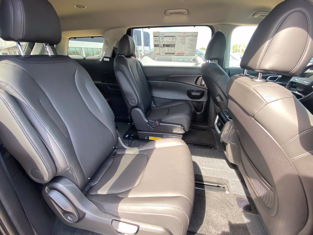 New 2027 Kia Carnival EX FWD image 28