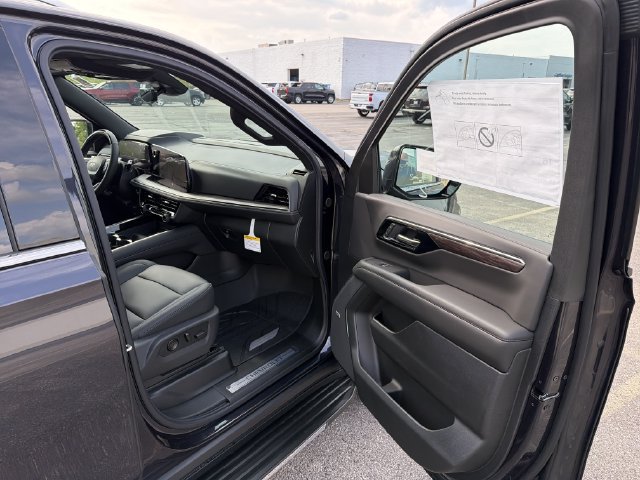 New 2026 Chevrolet Suburban LT w/ Advanced Technology Package AWD/4WD image 34