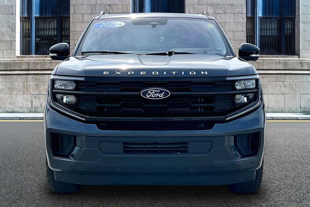 Certified 2025 Ford Expedition Active AWD/4WD image 3