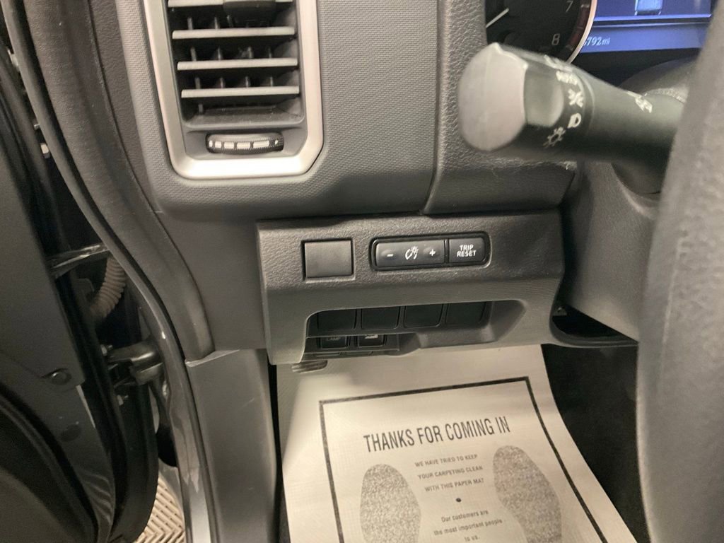 Used 2024 Nissan Frontier SV image 14