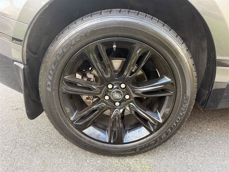 Used 2018 Land Rover Range Rover Velar R-Dynamic SE AWD/4WD image 17
