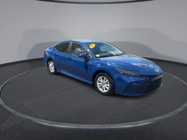 Used 2025 Toyota Camry LE image 3