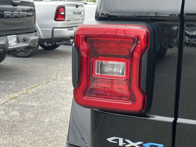 Used 2022 Jeep Wrangler Unlimited Sahara w/ Cold Weather Group AWD/4WD image 10