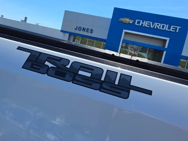 Used 2025 Chevrolet Silverado 1500 Custom Trail Boss w/ Dark Appearance Package AWD/4WD image 20