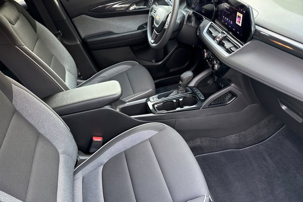Used 2024 Chevrolet TrailBlazer LT image 24