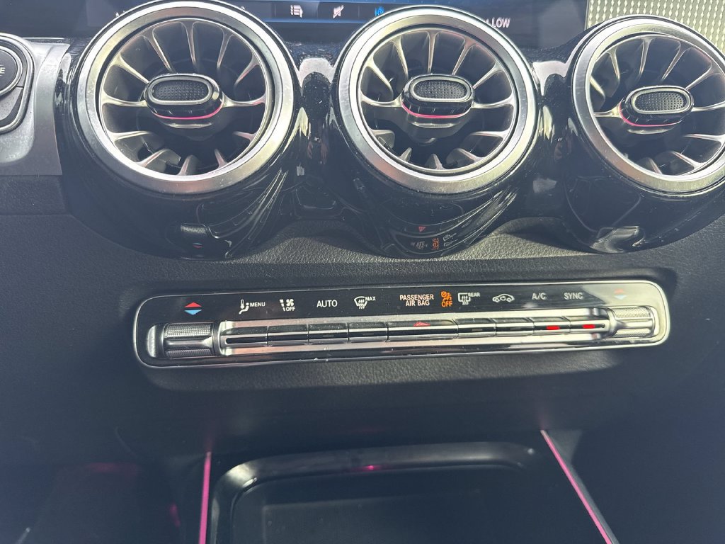 Used 2023 Mercedes-Benz GLB 250 w/ Premium Package image 25