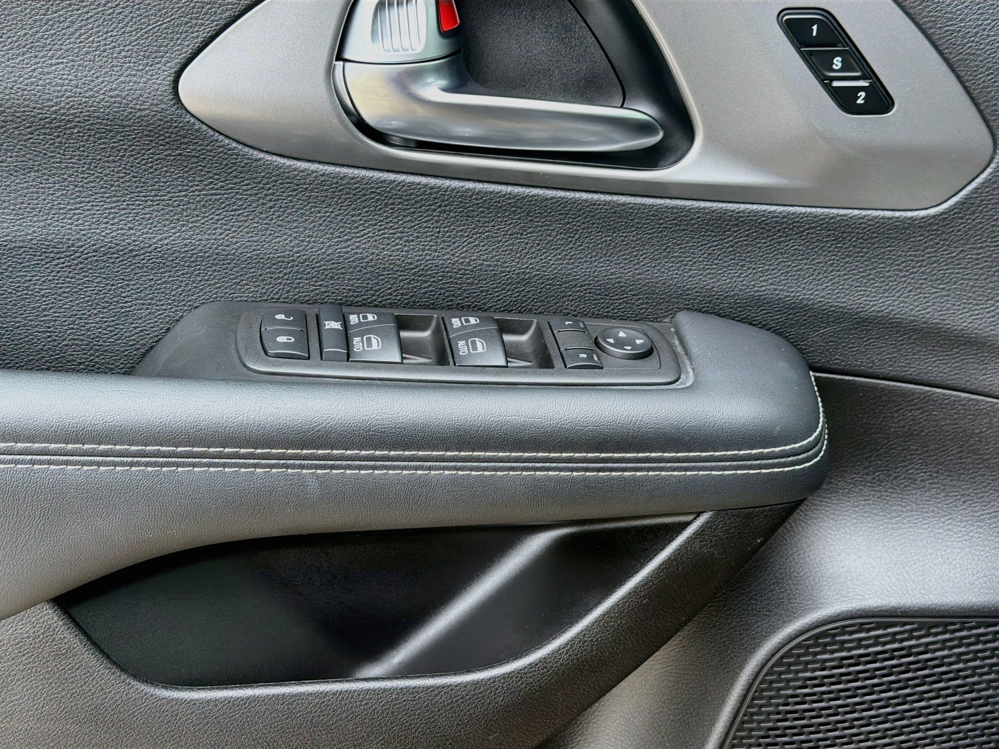 Used 2025 Chrysler Pacifica Select FWD image 17