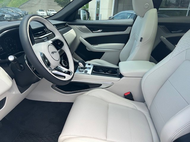 Used 2026 Jaguar F-PACE R-Dynamic S image 15