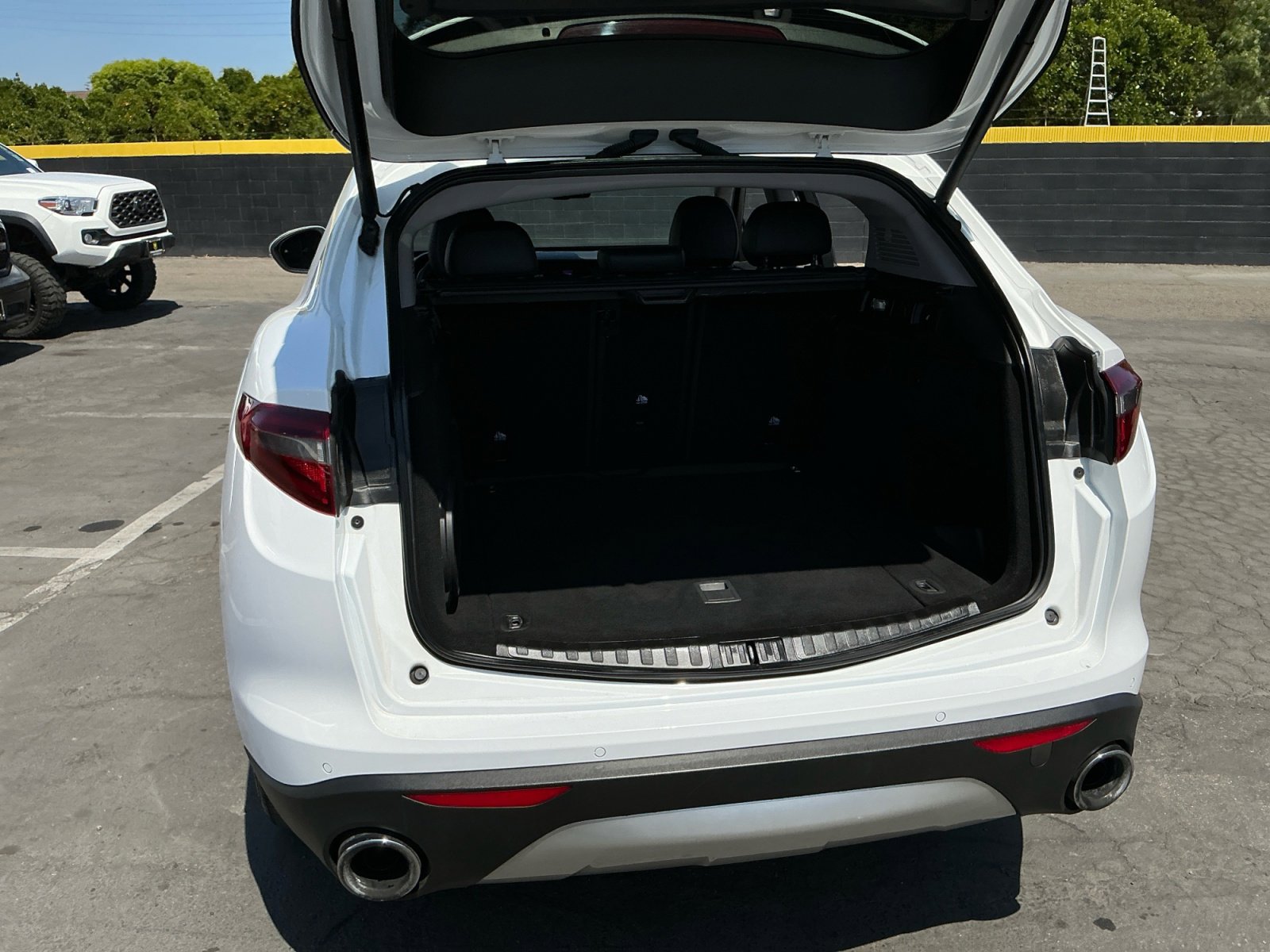 Used 2018 Alfa Romeo Stelvio AWD image 25