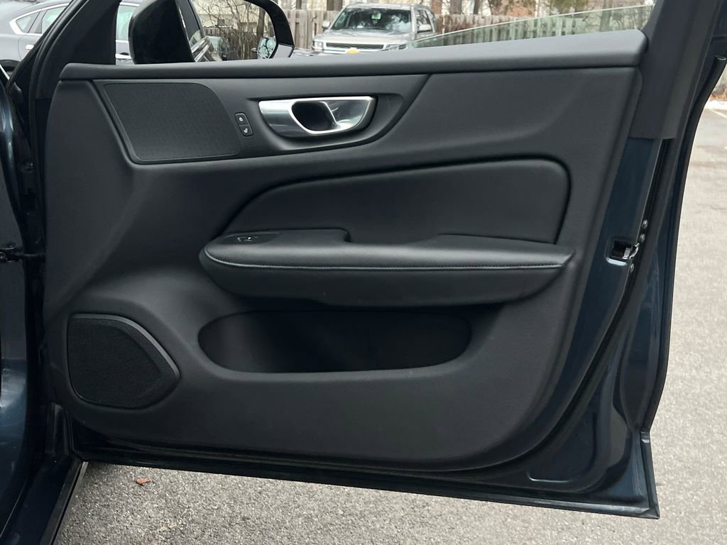 Used 2024 Volvo S60 B5 Core image 9