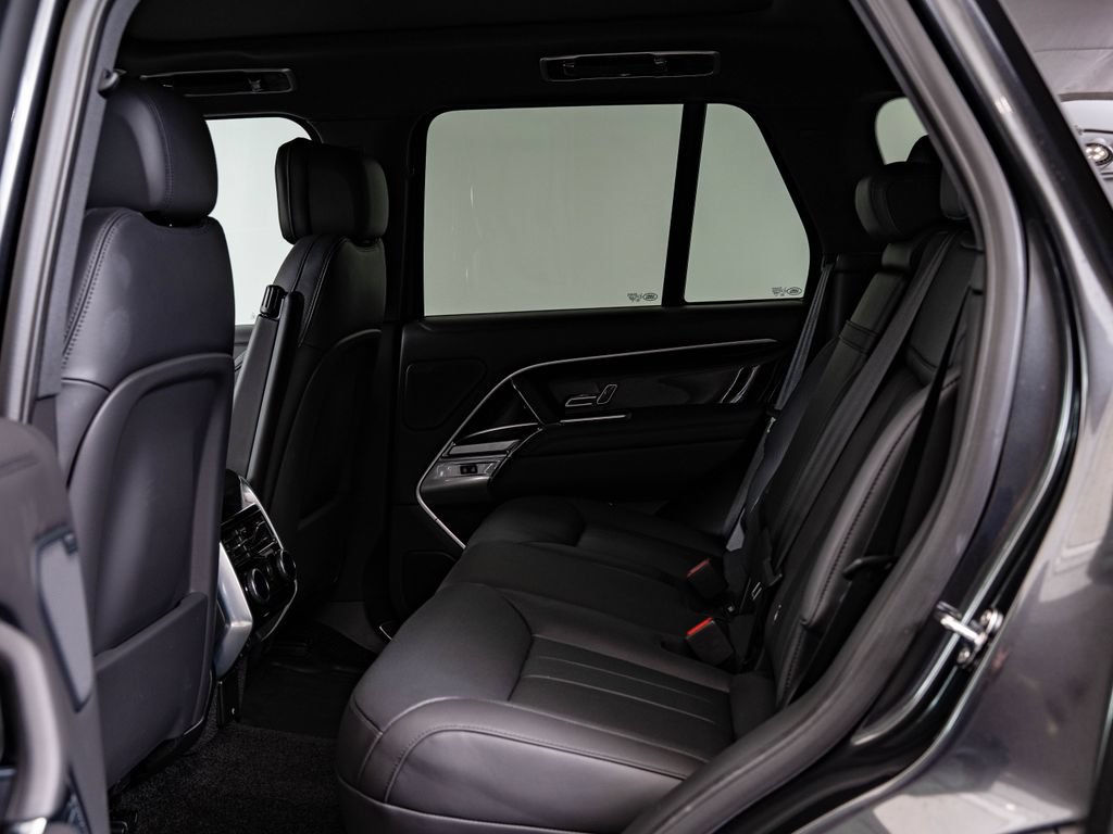 Used 2025 Land Rover Range Rover SE AWD/4WD image 43