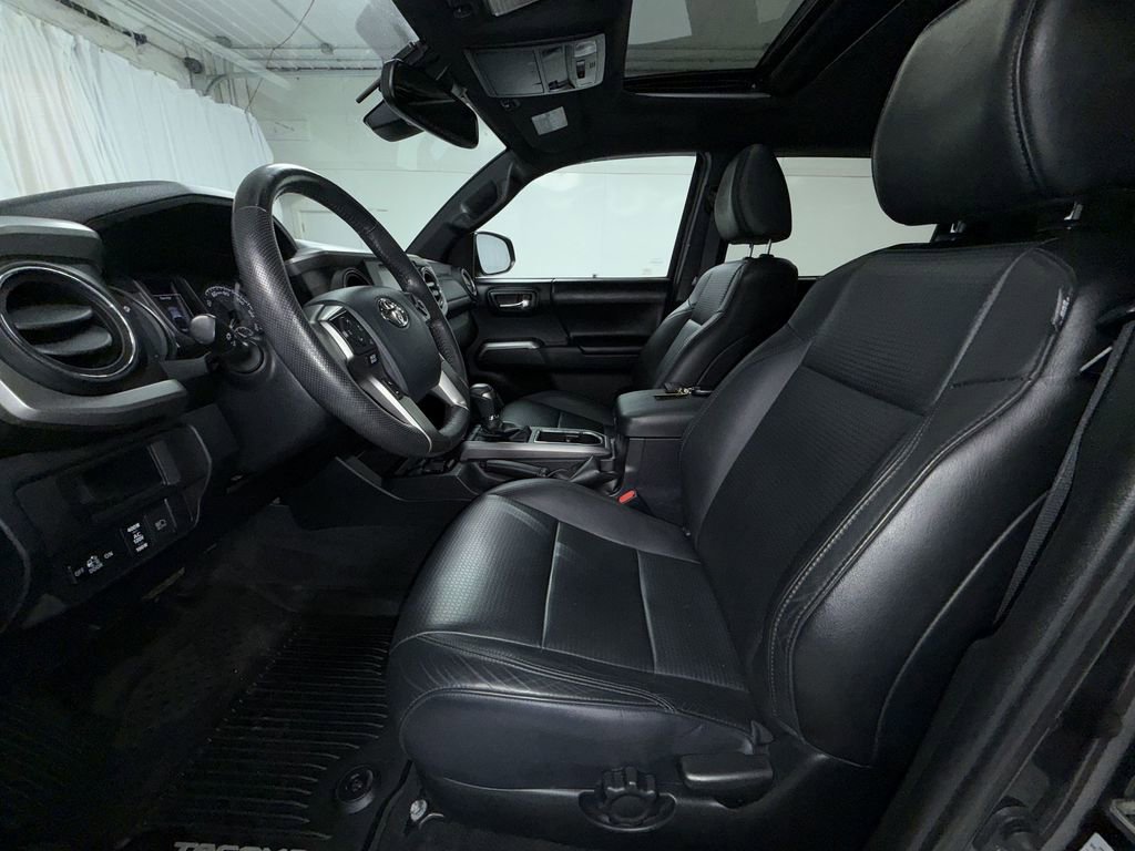 Certified 2018 Toyota Tacoma Limited AWD/4WD image 3