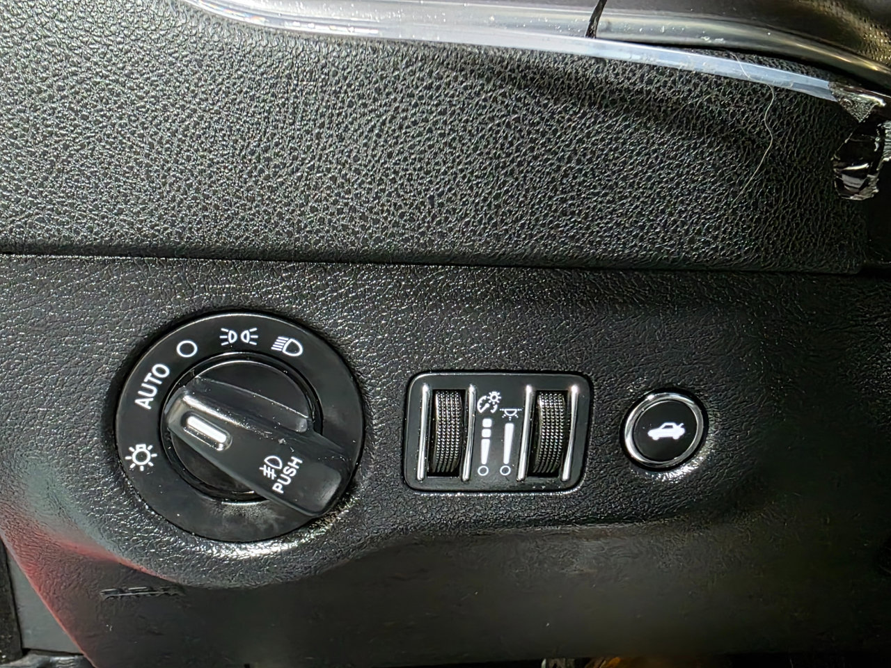 Used 2014 Dodge Charger SXT image 36