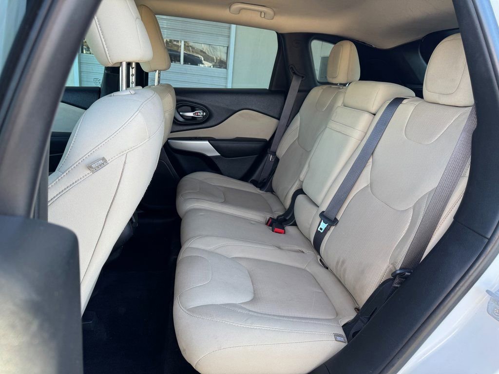 Used 2017 Jeep Cherokee Latitude w/ Comfort/Convenience Group image 20