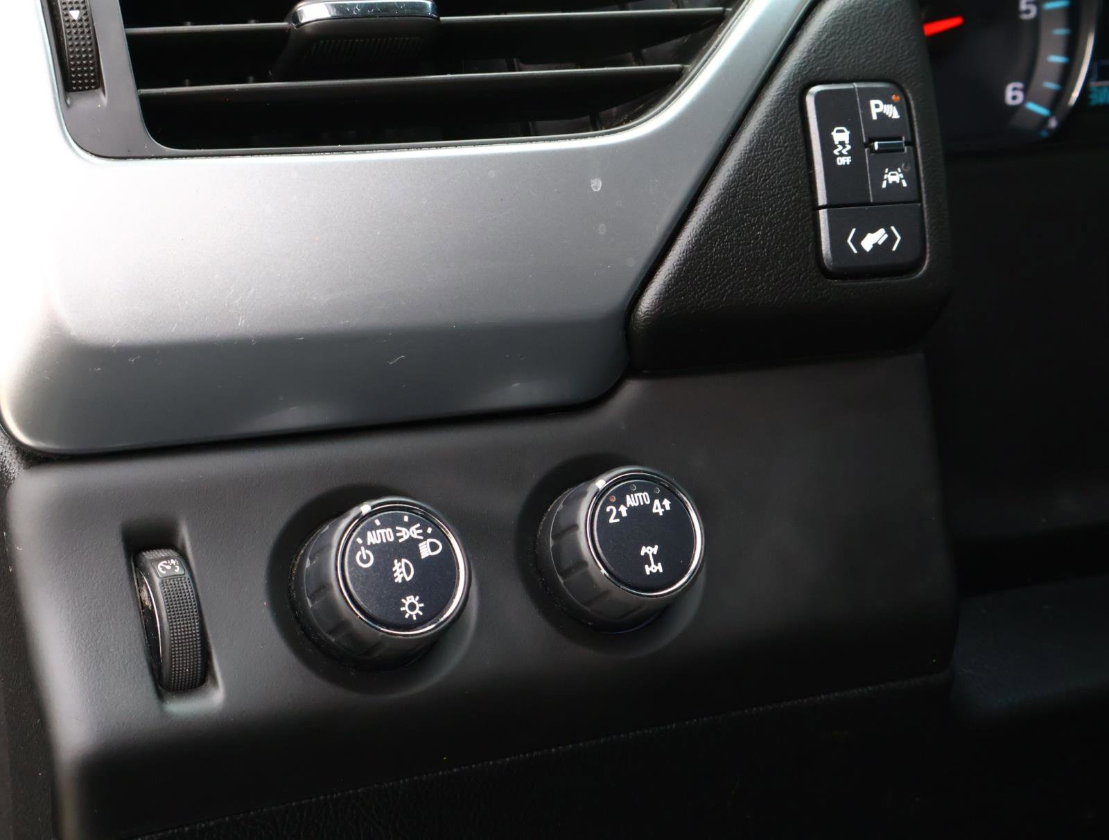 Used 2019 Chevrolet Suburban LT image 26