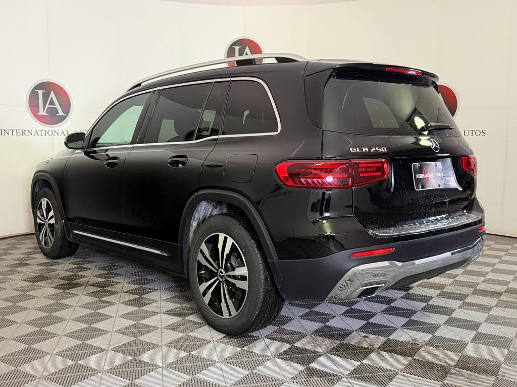 Used 2026 Mercedes-Benz GLB 250 4MATIC image 9