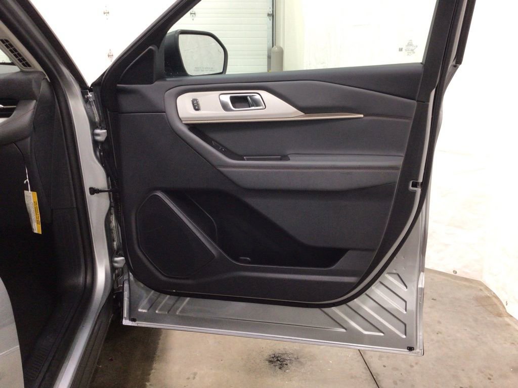 Used 2025 Ford Explorer Active w/ Active Comfort Package image 35