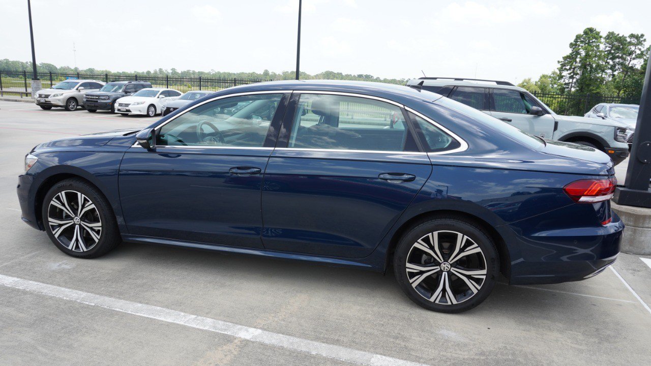Used 2020 Volkswagen Passat 2.0T SEL FWD image 5
