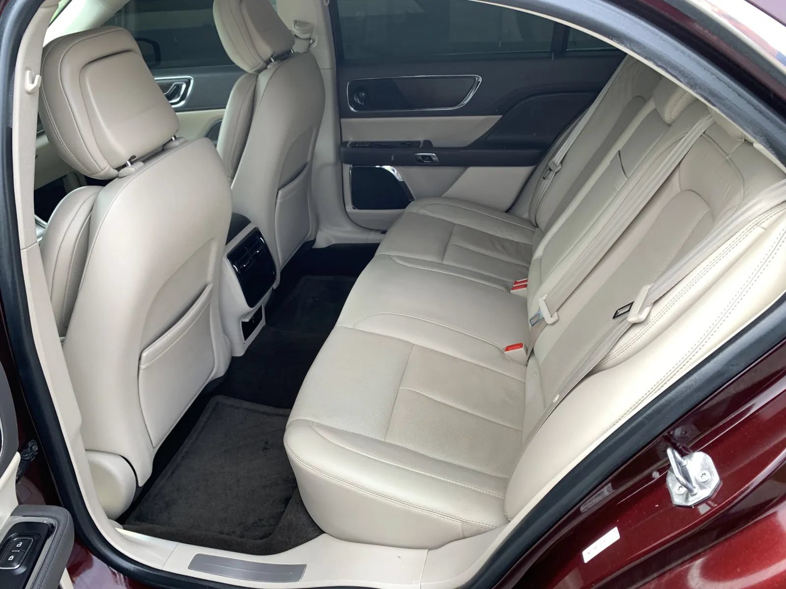 Used 2020 Lincoln Continental w/ Premium Package FWD image 27