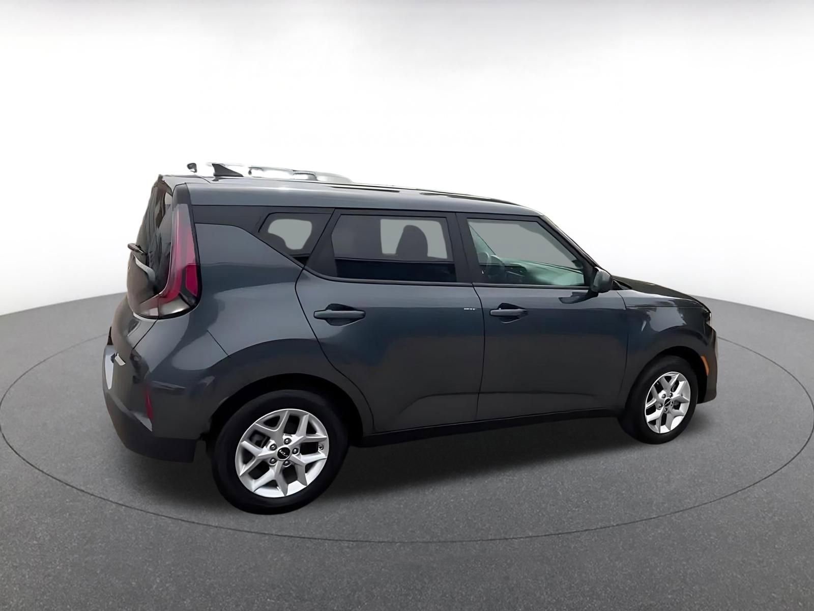 Used 2025 Kia Soul LX w/ LX Technology Package FWD image 15