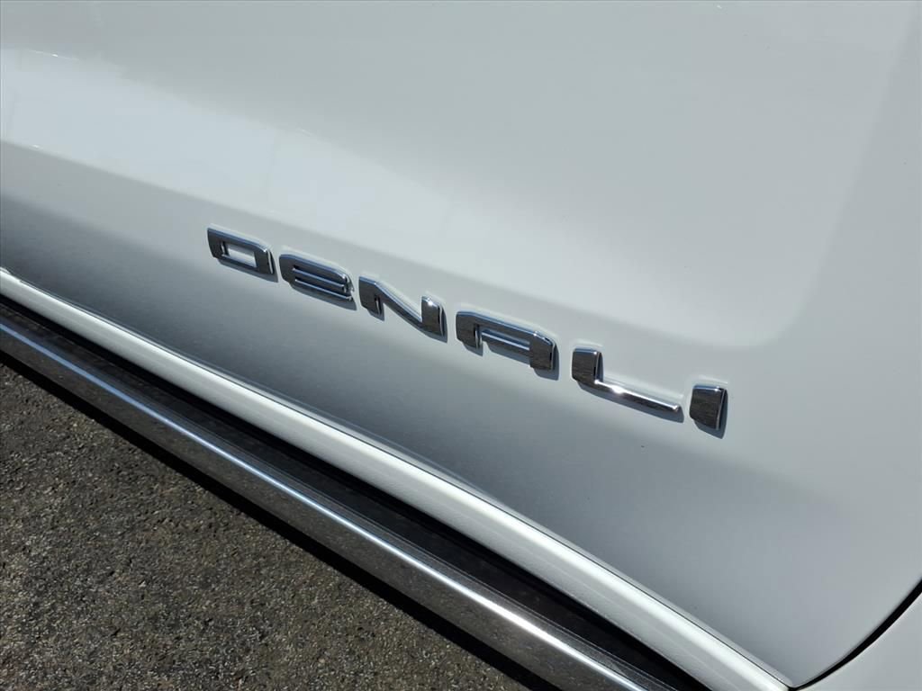 Used 2023 GMC Sierra 1500 Denali w/ Denali Reserve Package AWD/4WD image 11