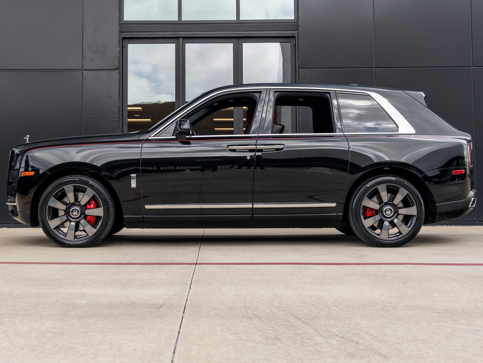 Certified 2021 Rolls-Royce Cullinan image 3
