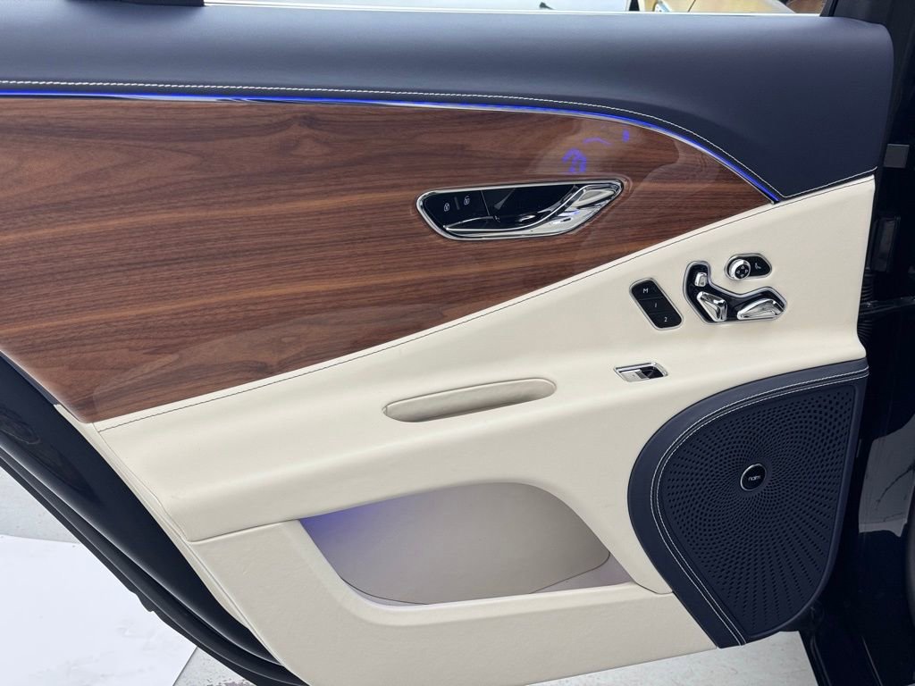 New 2026 Bentley Flying Spur Azure image 23