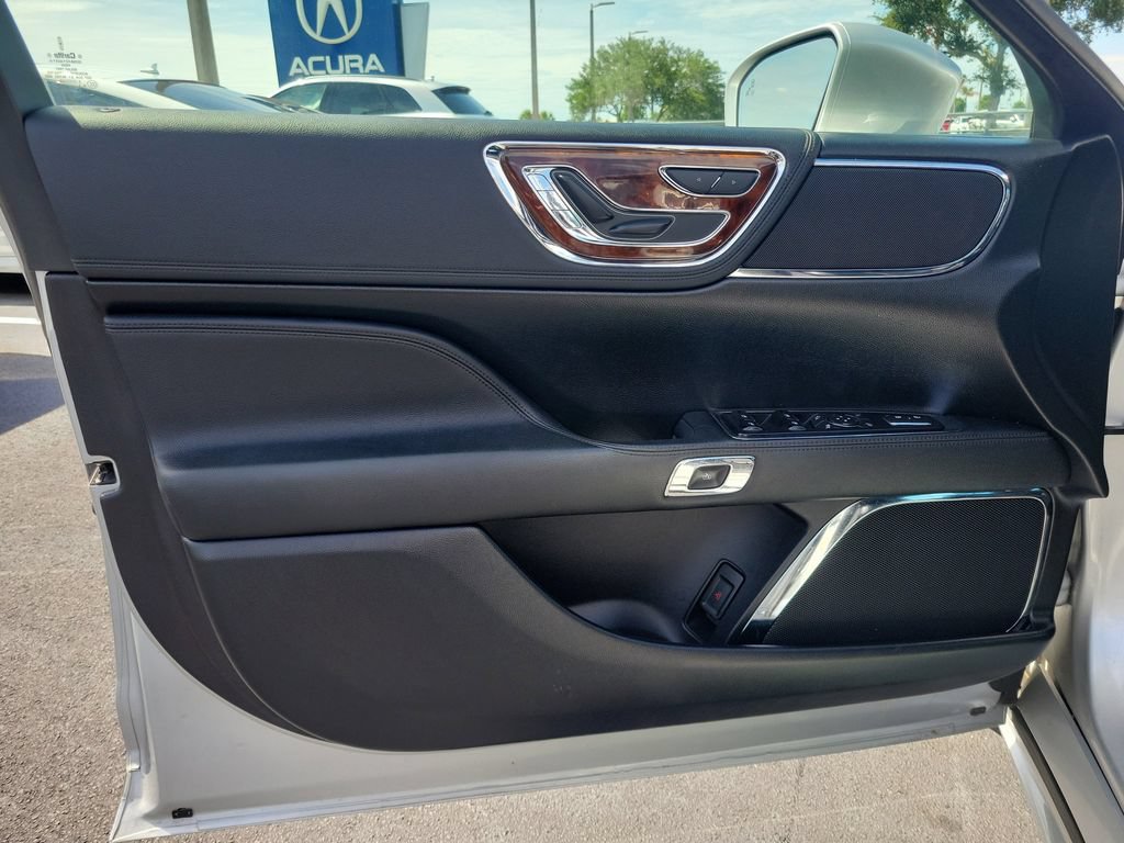 Used 2019 Lincoln Continental Premiere FWD image 14