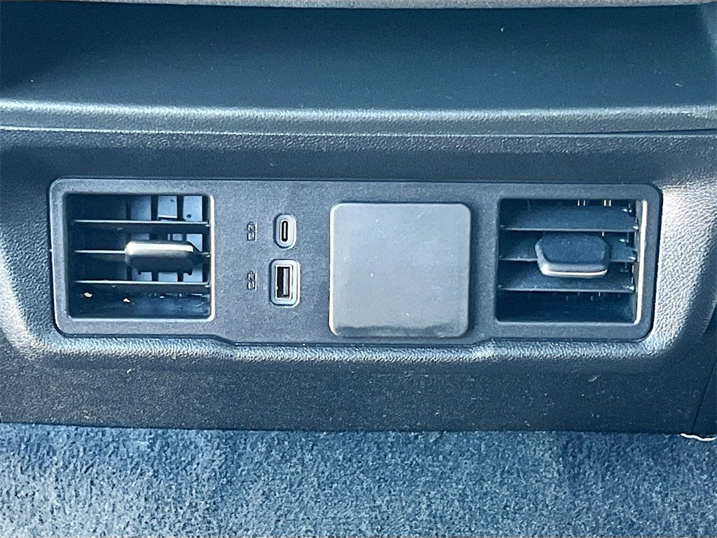 Used 2024 Chevrolet Silverado 2500 Custom w/ Custom Value Package image 24