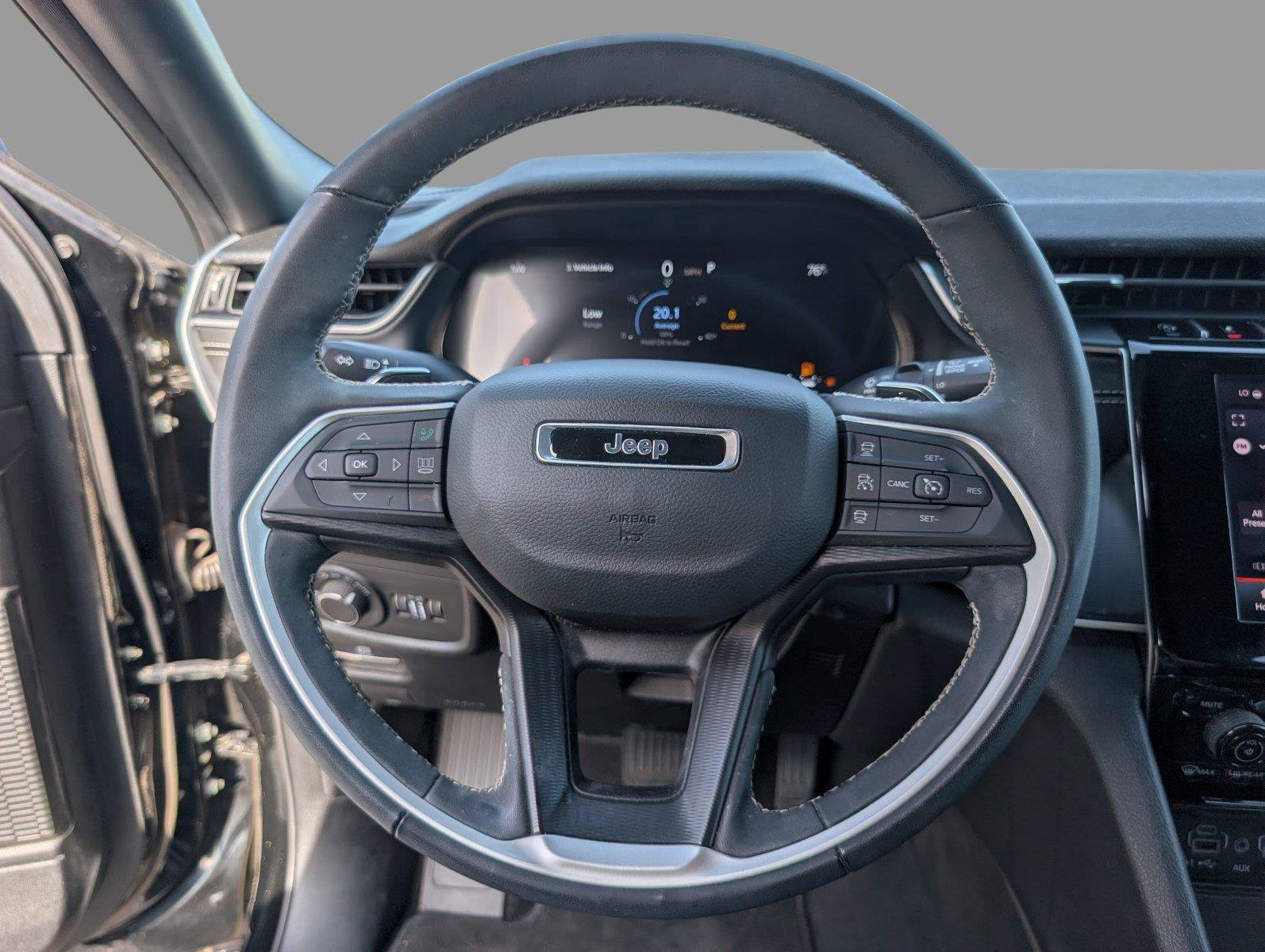 Used 2025 Jeep Grand Cherokee L Altitude RWD image 29