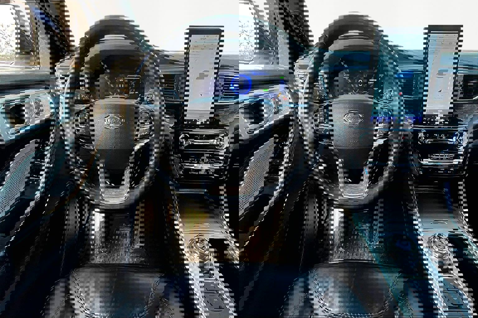 Used 2022 Ford Explorer Platinum w/ Technology Package image 8