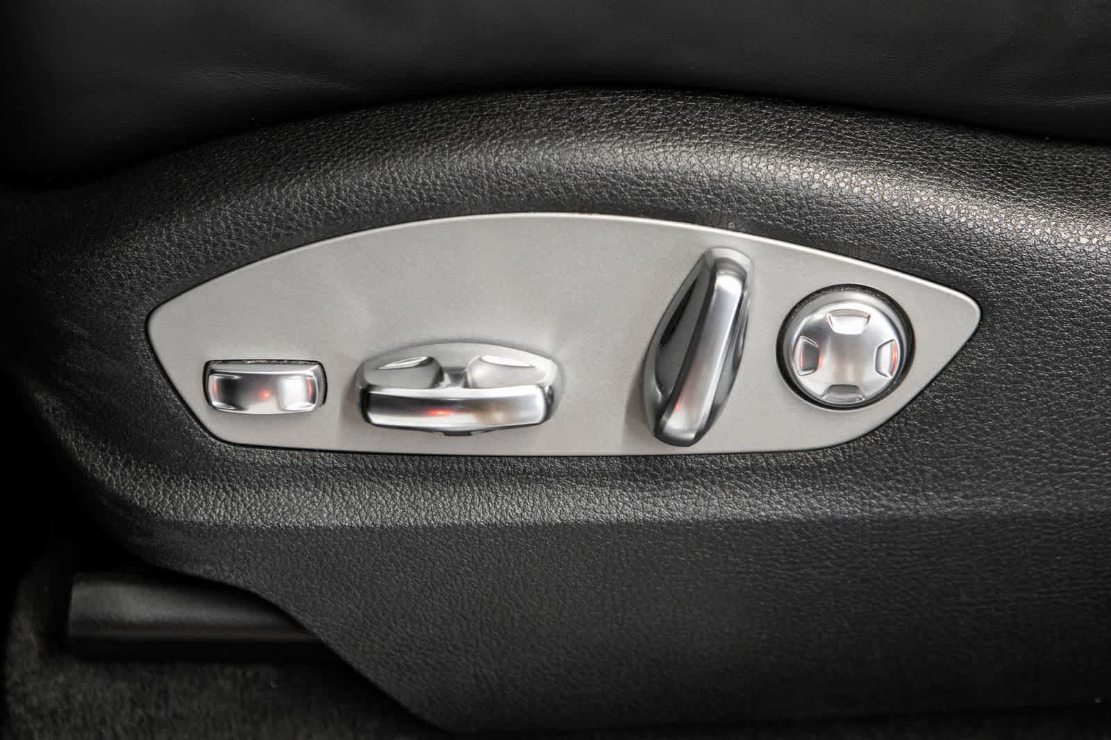 Used 2023 Porsche Macan S AWD/4WD image 19