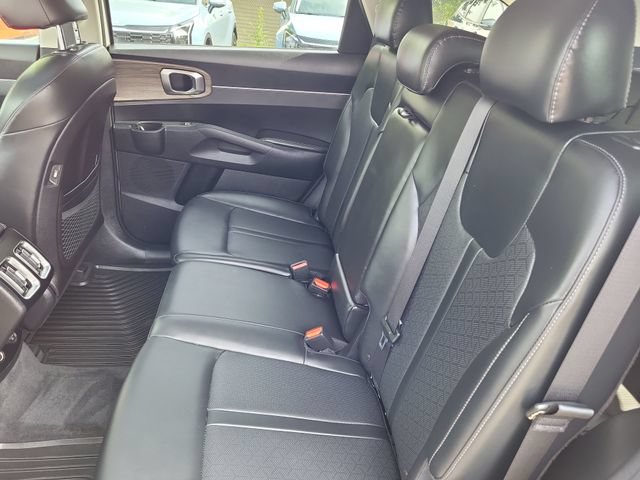 Certified 2022 Kia Sorento S w/ Panoramic Sunroof Package AWD/4WD image 15