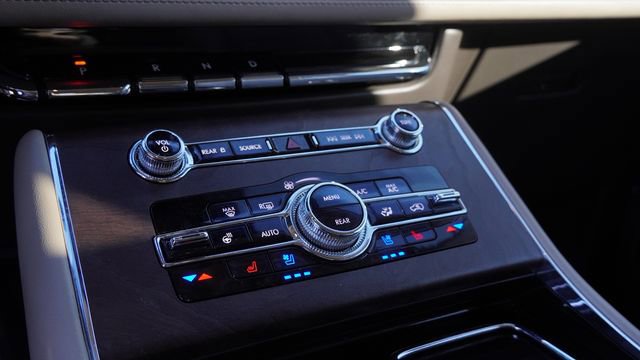 Used 2023 Lincoln Aviator Reserve w/ Equipment Group 201A image 27