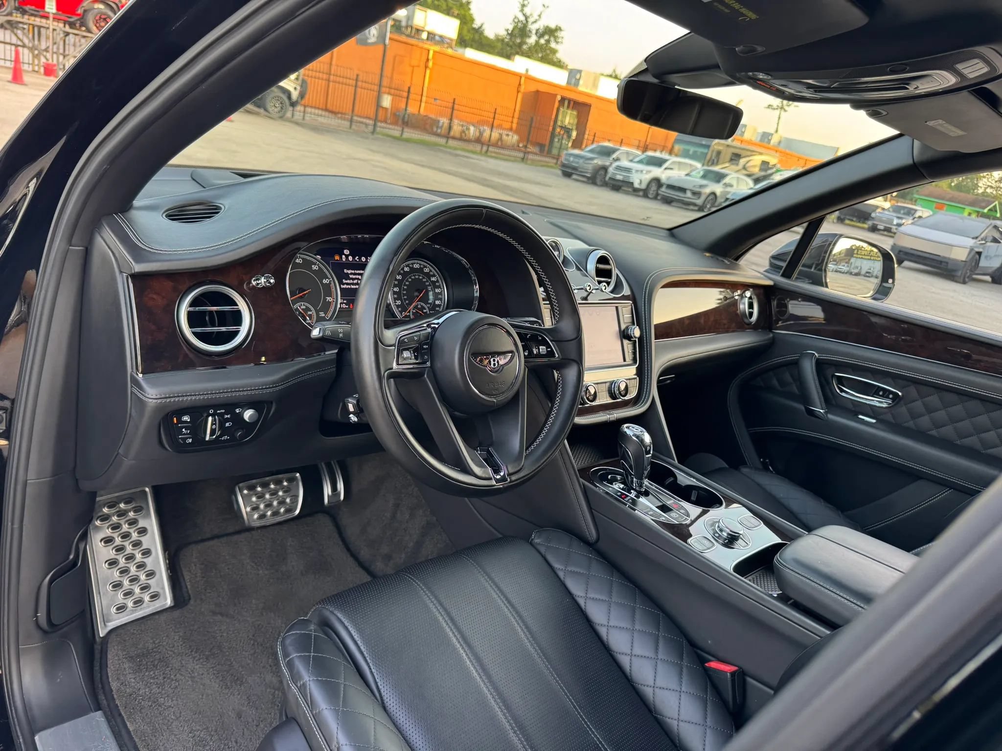 Used 2018 Bentley Bentayga AWD/4WD image 21