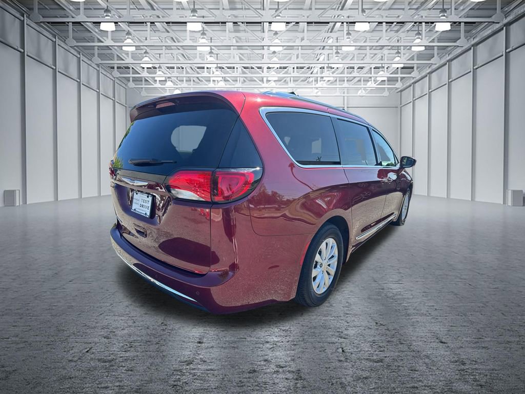 Used 2019 Chrysler Pacifica Touring-L image 7