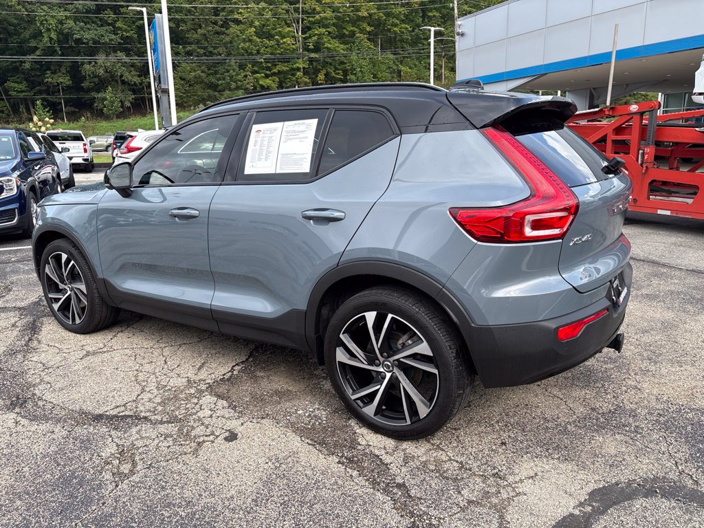 Used 2021 Volvo XC40 T5 R-Design AWD/4WD image 3
