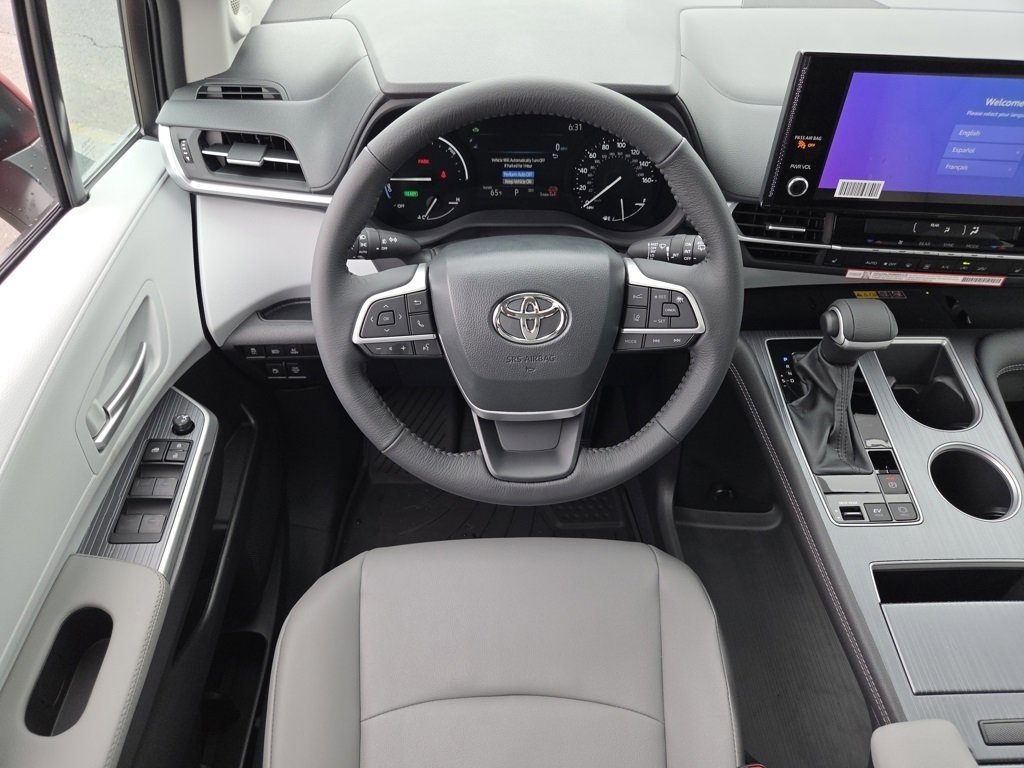 New 2026 Toyota Sienna XLE image 4