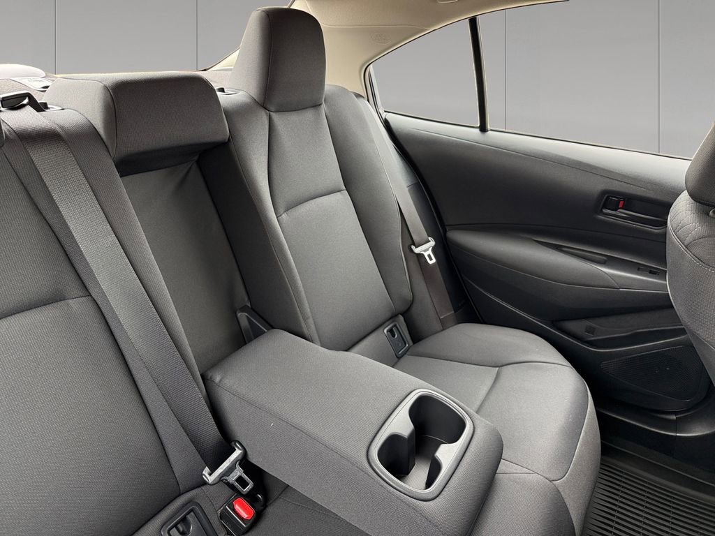 Used 2025 Toyota Corolla LE w/ LE Premium Package image 18