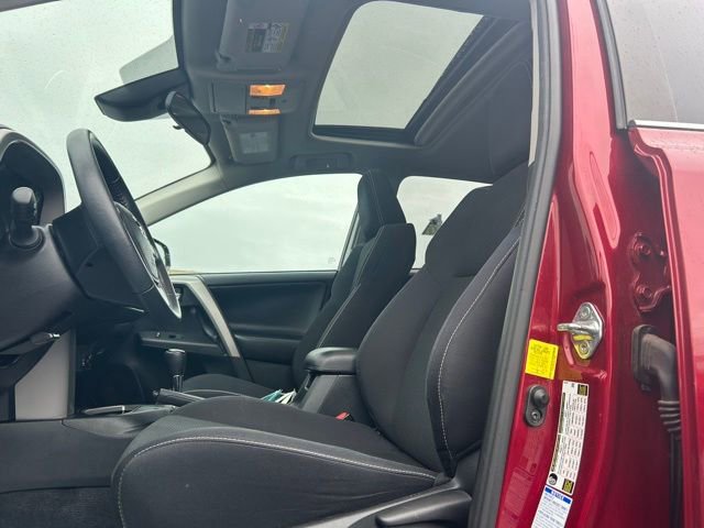 Used 2018 Toyota RAV4 XLE AWD/4WD image 14