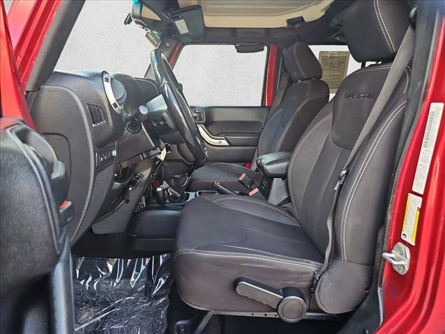 Used 2013 Jeep Wrangler Unlimited Rubicon w/ Connectivity Group AWD/4WD image 15