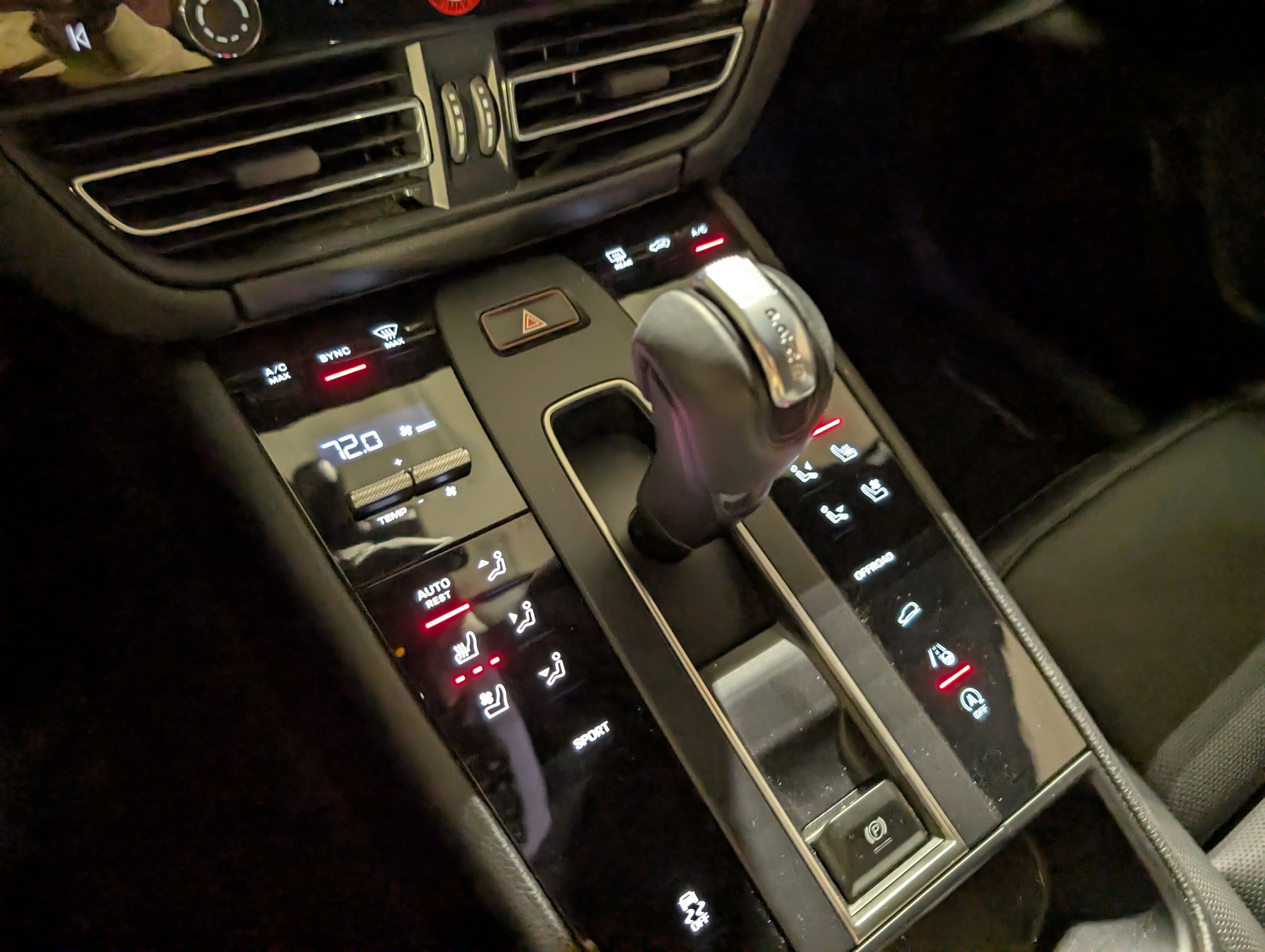 Used 2024 Porsche Macan image 36