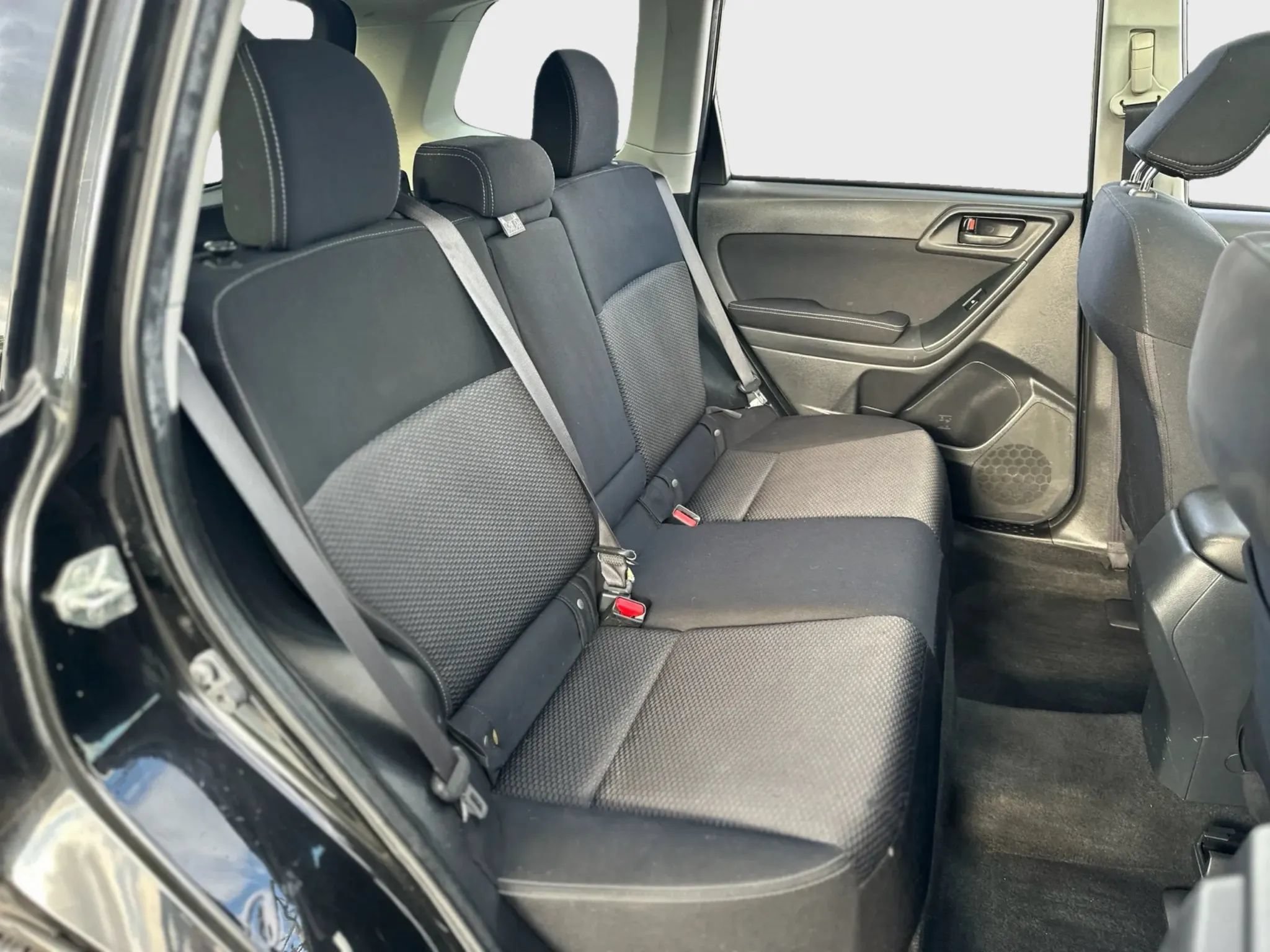 Used 2015 Subaru Forester 2.5i Premium w/ All-Weather Package AWD/4WD image 32