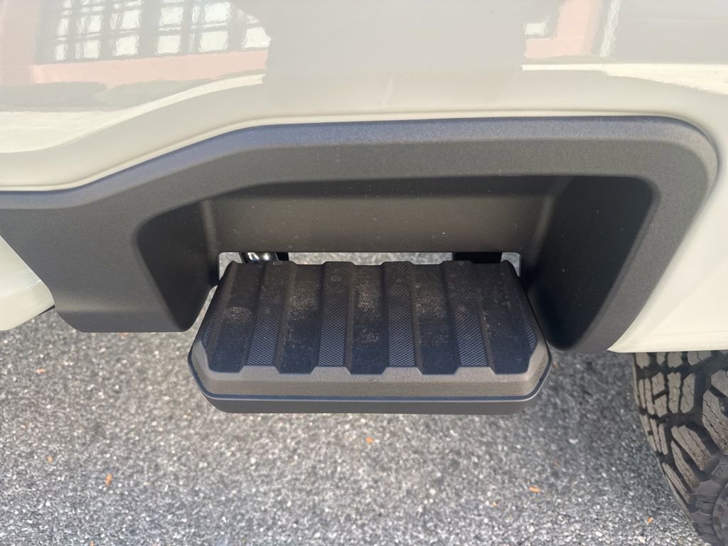 New 2026 Ford F350 Platinum w/ Tremor Off-Road Package image 17